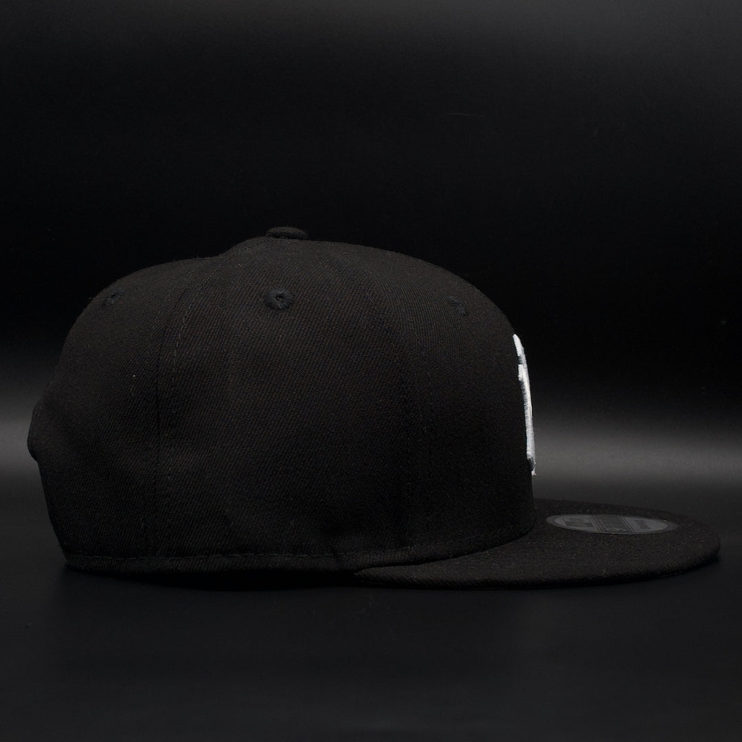 New York Yankees Black Cupid Love Banner Grey Brim 9FIFTY SnapBack Hat