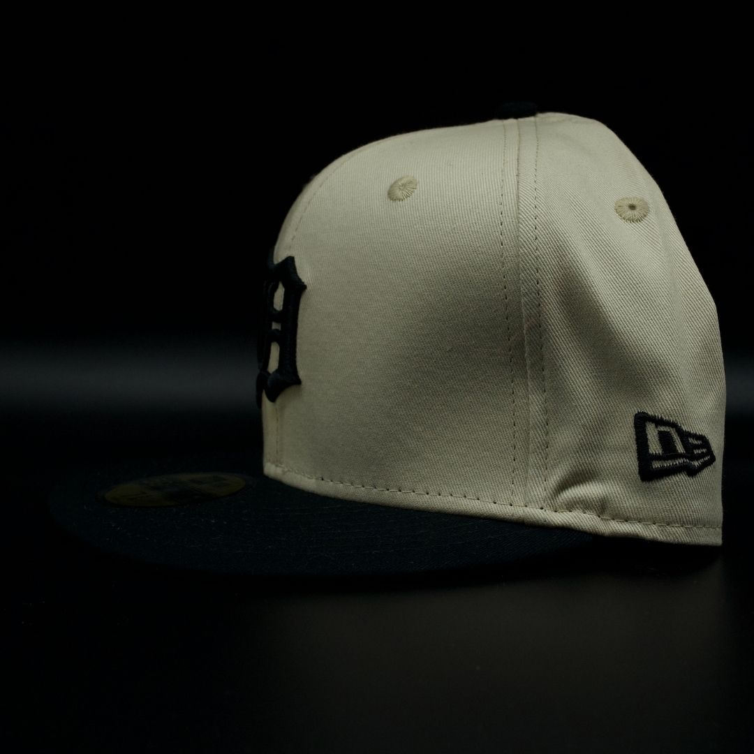 Detroit Tigers Chrome White and Black D Logo Pink Brim 59FIFTY Fitted Hat